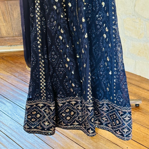 Stunning Blue and Silver Long Sleeve Dress - Picture 6 of 10